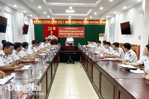 Thiếu tướng Lê Quang Đạo kiểm tra công tác chuẩn bị huấn luyện tại Vùng Cảnh sát biển 3