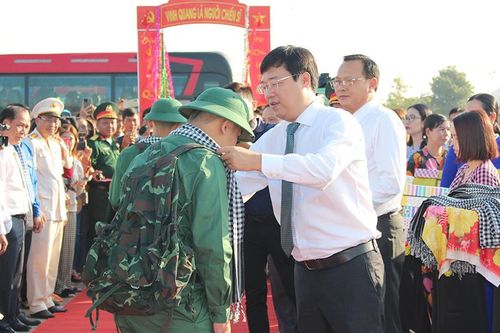 Tuổi trẻ Đất Sen hồng tiếp nối truyền thống 'Bộ đội Cụ Hồ'