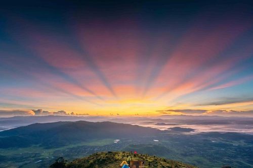 Gia Lai thơ mộng nhìn từ đỉnh núi Chư Nâm