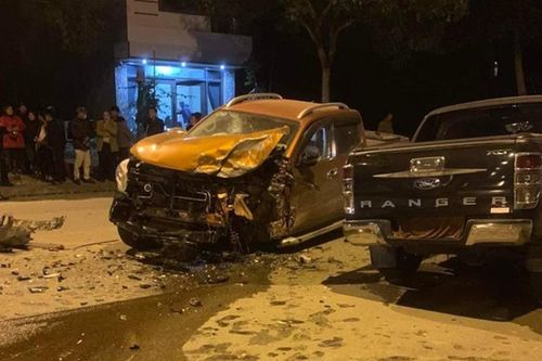 Đang điều tra làm rõ nguyên nhân vụ hai xe ô tô bán tải va chạm trên đường Võ Nguyên Giáp