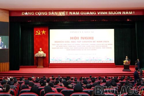 Phó Bí thư Thường trực Tỉnh ủy Vũ Xuân Cường khai mạc hội nghị nghiên cứu, học tập chuyên đề học Bác năm 2024 về tinh thần '7 dám'