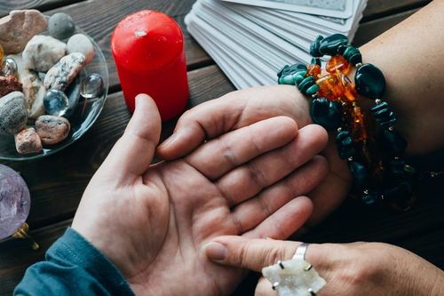 Đầu năm xem bói... rước lo