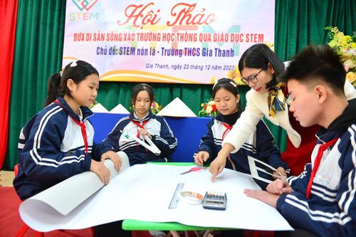 Đưa nón lá vào trường học