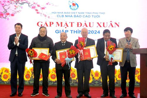 Câu lạc bộ Nhà báo cao tuổi gặp mặt đầu Xuân