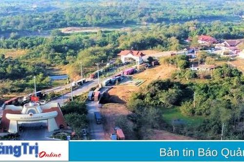 Thảo luận các nội dung để chuẩn bị Hội thảo Khu kinh tế thương mại xuyên biên giới chung Lao Bảo - Densavanh