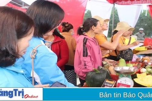 Cam Lộ: Hội chợ quê không dùng tiền mặt