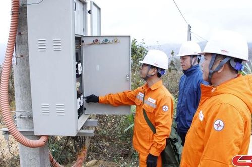 Đưa điện về bản