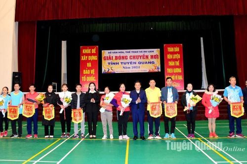 Gần 200 vận động viên tham gia Giải Bóng chuyền hơi tỉnh Tuyên Quang năm 2024