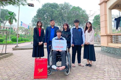 Tiếp sức sinh viên nghèo vượt khó