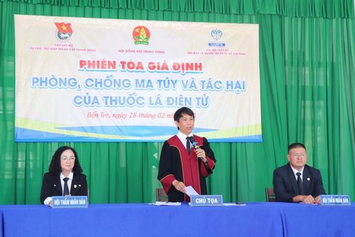 Phiên tòa giả định phòng, chống ma túy và tác hại của thuốc lá điện tử tại trường học