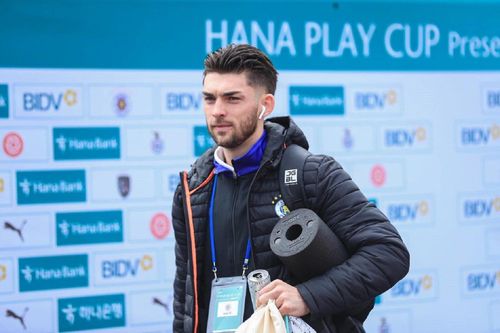 Hà Nội FC tính chia tay ngoại binh từng khoác áo đội trẻ Burnley