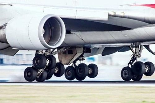 Lốp máy bay không lớn, sao chở được hàng trăm tấn?
