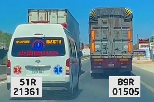 Phẫn nộ hai xe đầu kéo 'dàn trận' trên quốc lộ, cản đường xe cấp cứu