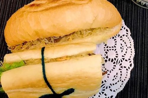 Độc lạ món đặc sản mới của Hải Dương - bánh mì miến ngon khó cưỡng ngày lạnh!