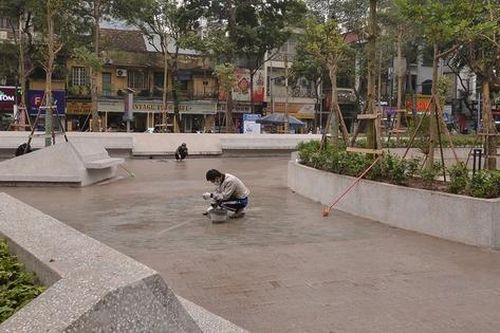Bê tông hóa khiến vườn hoa Hàng Đậu 'biến mất'