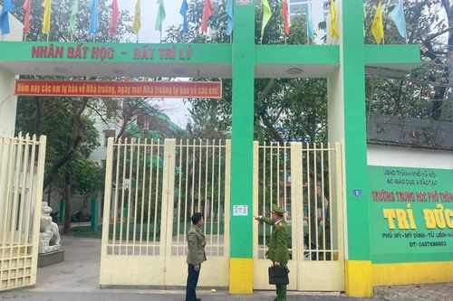 Xe ô tô đỗ qua đêm dưới lòng đường, 'miếng mồi ngon' của những kẻ trộm đêm