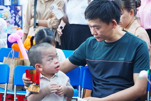 Những em bé mang trong mình căn bệnh hiếm
