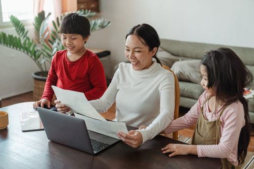 Con học chung trường, phụ huynh tiết kiệm được chục triệu học phí