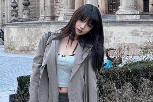 Con gái 19 tuổi của Uông Phong gây chú ý