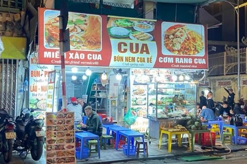 Ngang nhiên dựng ki ốt lấn chiếm vỉa hè làm nơi kinh doanh