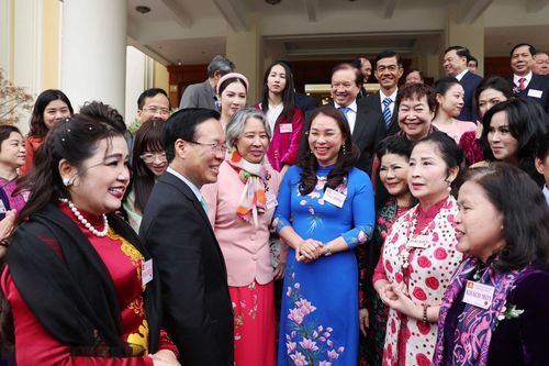 Chủ tịch nước Võ Văn Thưởng dự Hội nghị gặp mặt đại biểu trí thức, nhà khoa học, văn nghệ sĩ