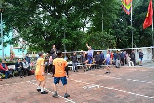 Vui đá cầu để rèn sức khỏe