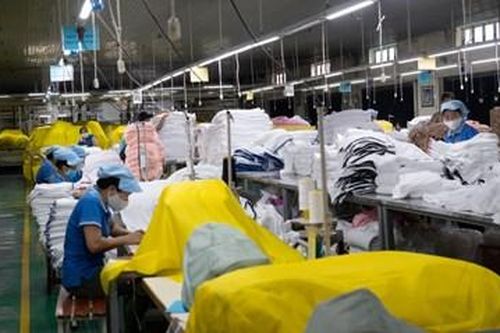 Doanh nghiệp dệt may vượt khó