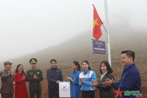 Tháng Ba biên giới