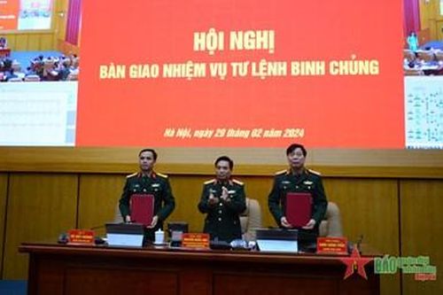 Trung tướng Nguyễn Doãn Anh dự Hội nghị bàn giao nhiệm vụ Tư lệnh Binh chủng Thông tin liên lạc
