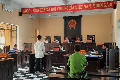 Thanh niên làm giả giấy tờ xe thuê rồi mang đi cầm cố