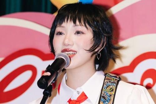 Giọng ca tân binh của V-pop không ngại bị so sánh với AMEE, truyền cảm hứng với chất nhạc mang âm hưởng dân gian