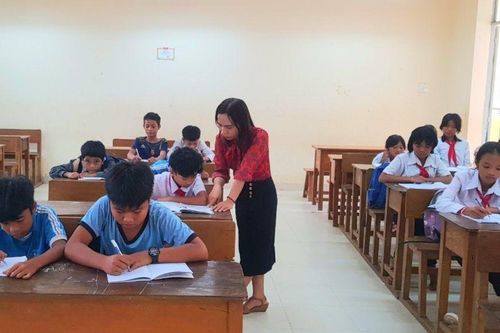 Đa dạng hình thức kiểm tra định kỳ: Khó ở vùng khó