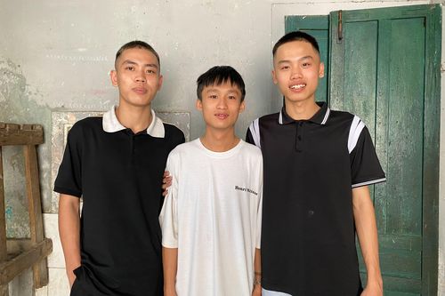 3 anh em ruột cùng xung phong nhập ngũ