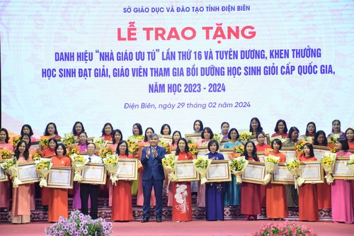 Điện Biên: Trao danh hiệu Nhà giáo ưu tú tới 43 thầy cô