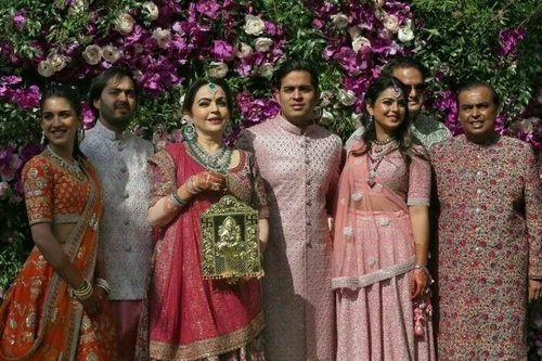 Ấn Độ: Tỷ phú Mukesh Ambani tổ chức bữa tiệc xa hoa trước đám cưới con trai