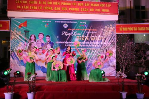 Nhà hát Tuổi trẻ biểu diễn phục vụ quân, dân biên giới