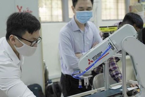 Nên lo sợ hay biến AI thành công cụ hỗ trợ phát triển giáo dục