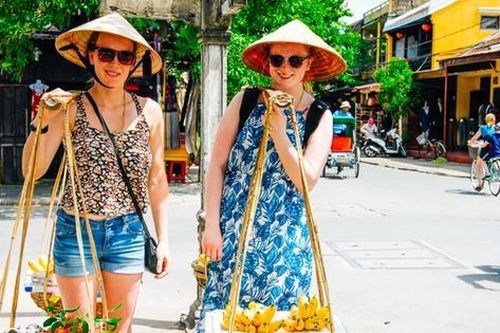 Gần 2 triệu khách quốc tế đến Việt Nam trong tháng Tết