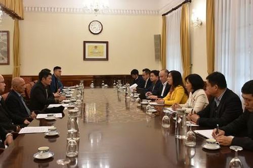 Tăng cường trao đổi với Hiệp hội Doanh nhân Việt Nam ở nước ngoài