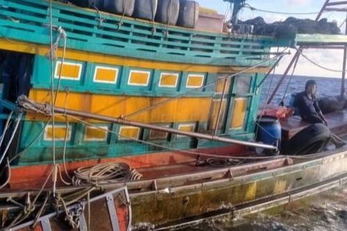 Khởi tố vụ tranh chấp ngư trường, ngư dân bị tấn công bằng bom xăng, đạn chì