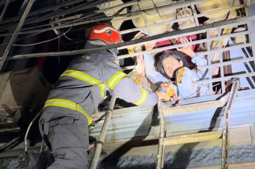 Bộ Công an khen Cảnh sát PCCC&CNCH Hà Nội cứu người dân mắc kẹt trong đám cháy