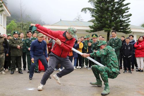 Rộn ràng Ngày hội Biên phòng toàn dân trên vùng biên giới Hà Giang