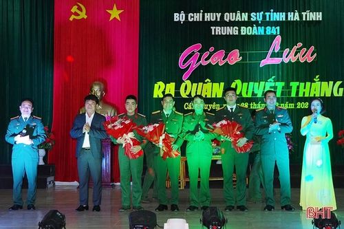 Trung đoàn 841 giao lưu văn nghệ 'Ra quân quyết thắng'