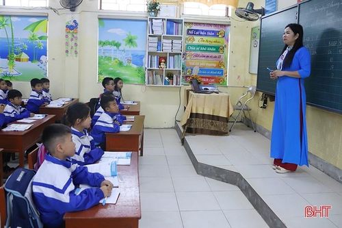 Công đoàn Hà Tĩnh phát động 'Tuần lễ áo dài' tại nơi làm việc