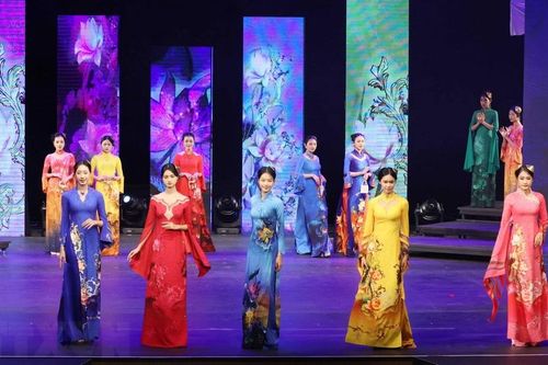 Lễ phát động 'Tuần lễ áo dài,' chương trình nghệ thuật 'Hương sắc Áo dài Việt'