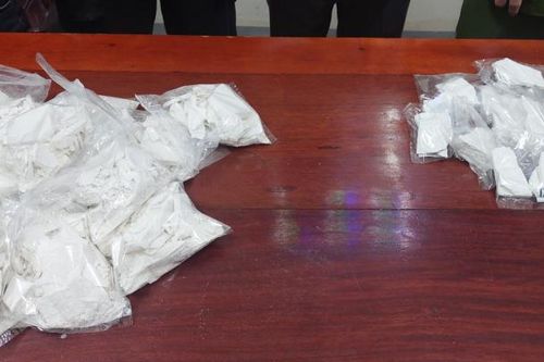Bắt 2 đối tượng vận chuyển 15 bánh heroin trên cao tốc