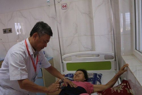 Hàng trăm người gặp nạn trong lúc hái tiêu
