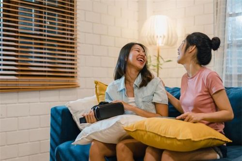 Nhắc chị gái chú ý giữ chồng, chị phá lên cười rồi nói một câu đanh thép khiến tôi choáng