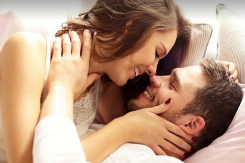 Trong cuộc yêu, nếu đàn ông sẵn sàng vì bạn mà 'bán đứng bản thân' như thế này chứng tỏ chàng đã si mê tới 'quên lối về'