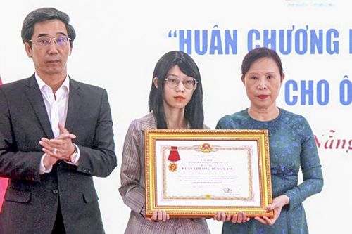 Bảo vệ bị đâm trong vụ cướp ngân hàng ở Đà Nẵng được truy tặng Huân chương Dũng cảm